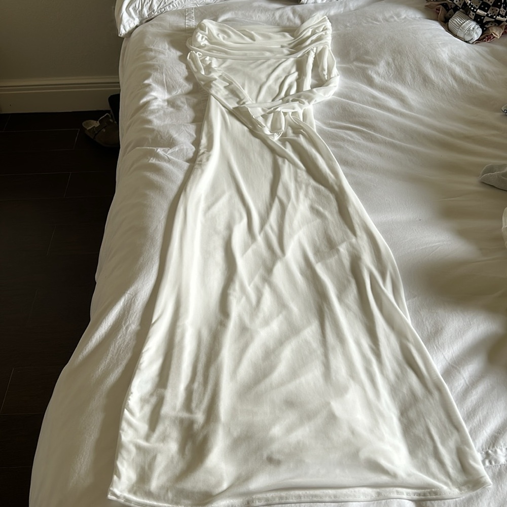 Meshki White Off-Shoulder Maxi Dress - Picture 10 of 12